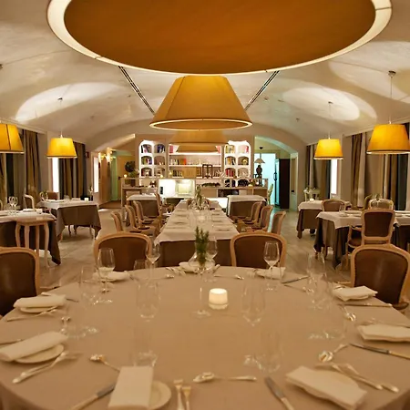 Szálloda Grand Visconti Palace 4*