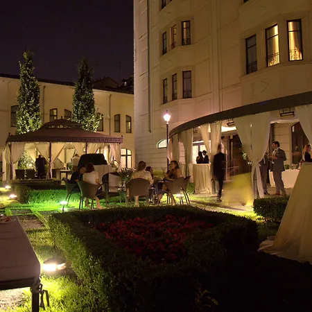 Szálloda Grand Visconti Palace Milánó